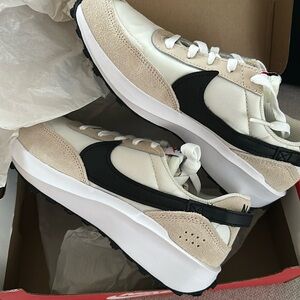 NEW Nike Waffle Debut Running Shoe - Women's